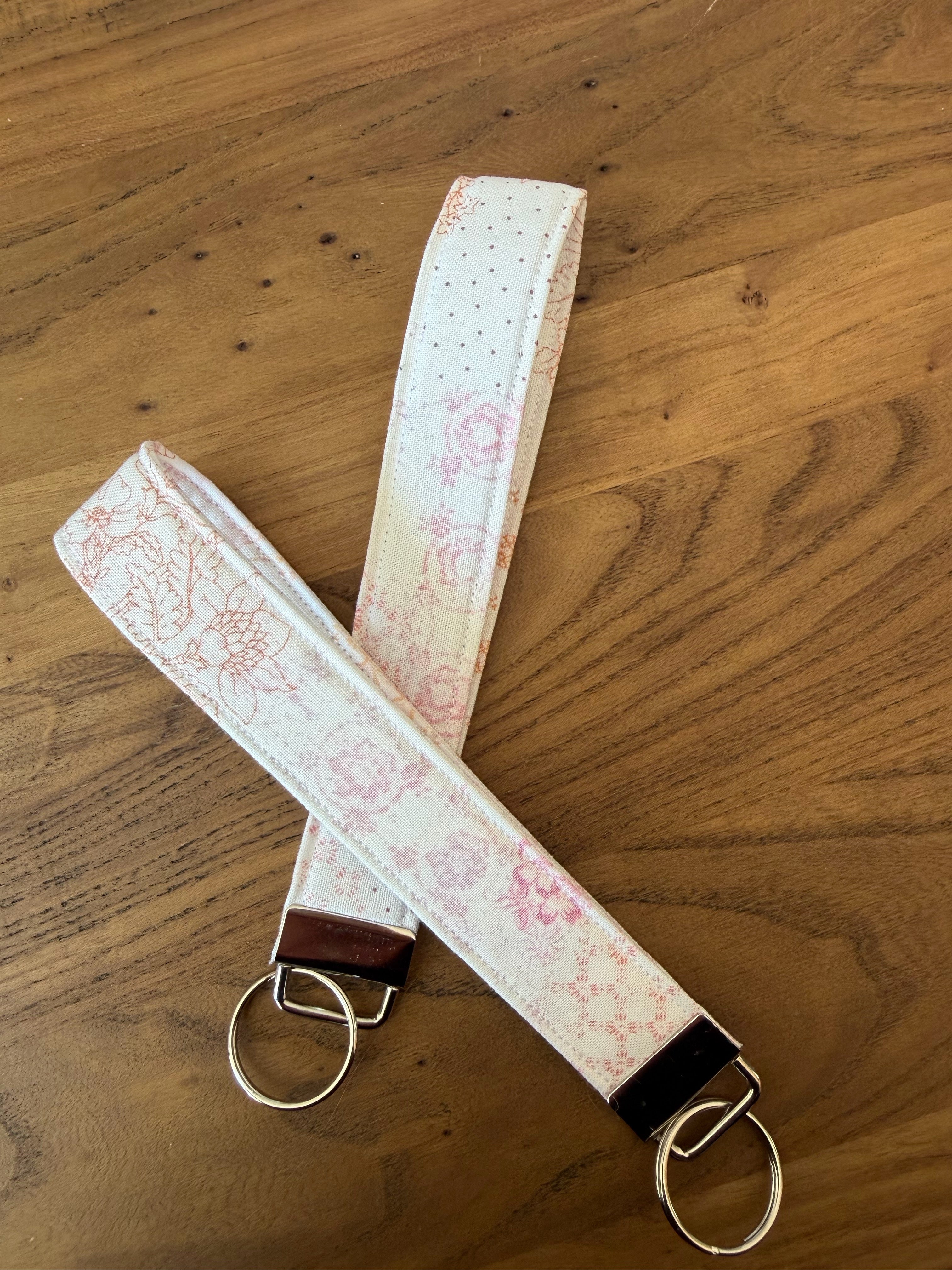 Spring wristlet