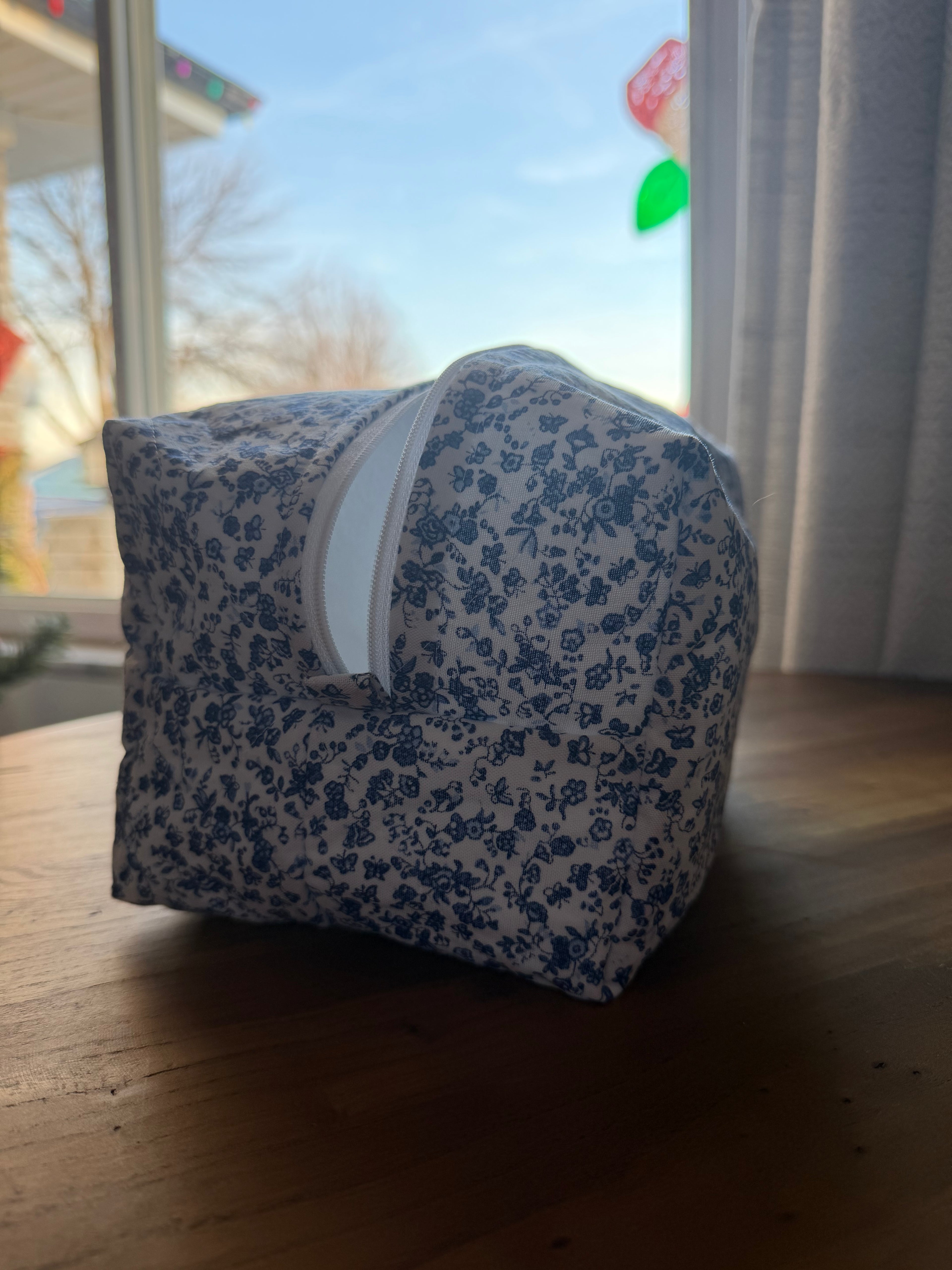 Costal grandma blue Makeup Bags