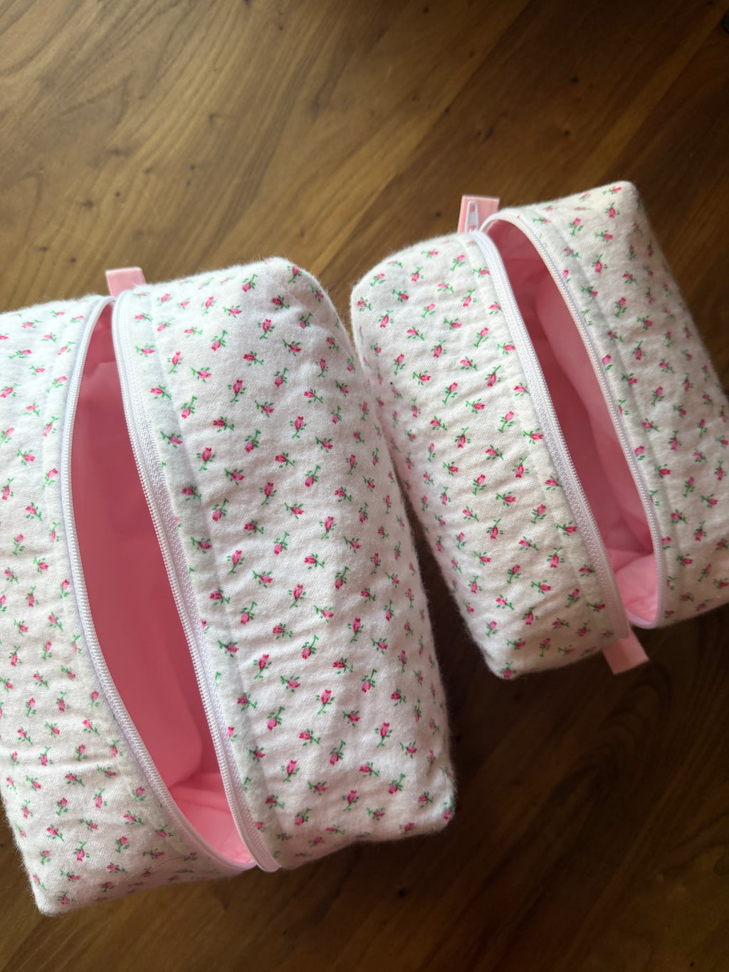 Soft pink roses Makeup Bags