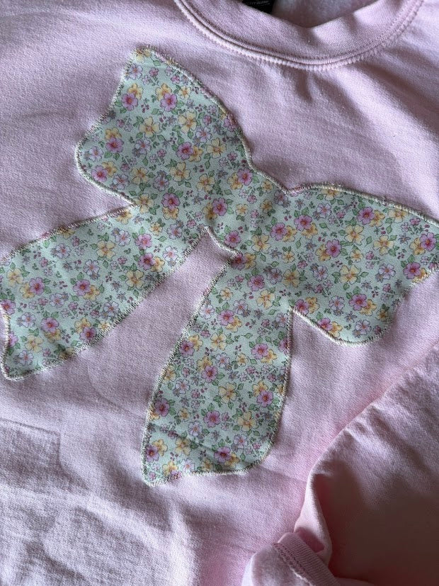 Green Floral Bow - S Crewneck