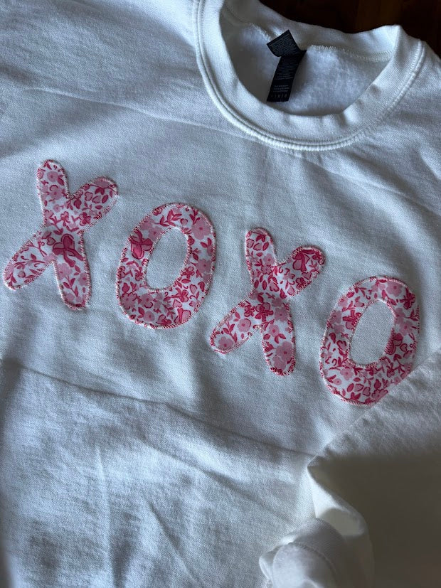 XOXO - M  Crewneck