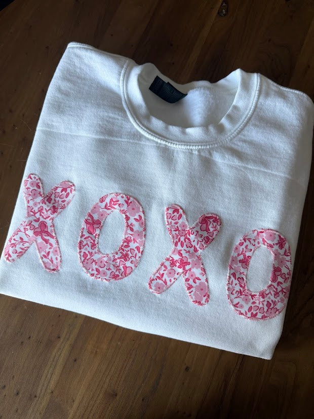 XOXO - M  Crewneck
