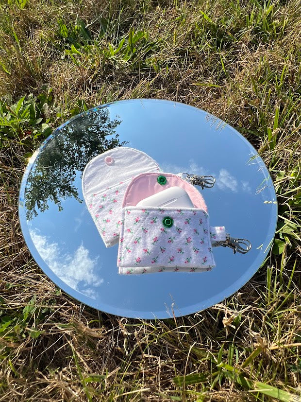 Soft pink roses AirPod case
