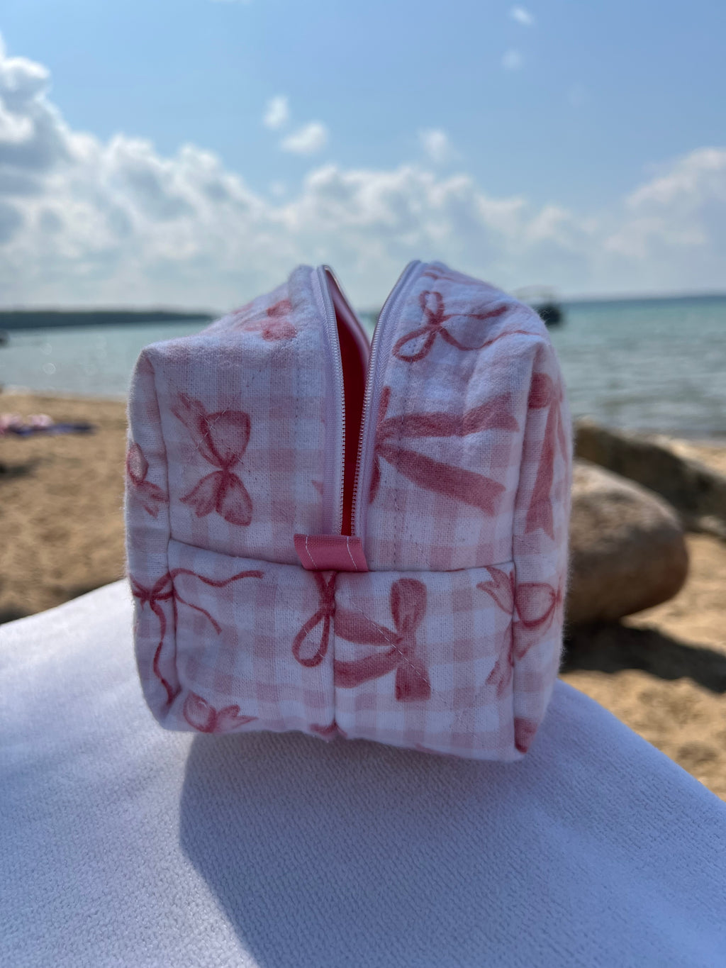 Pink gingham bow Makeup Bags