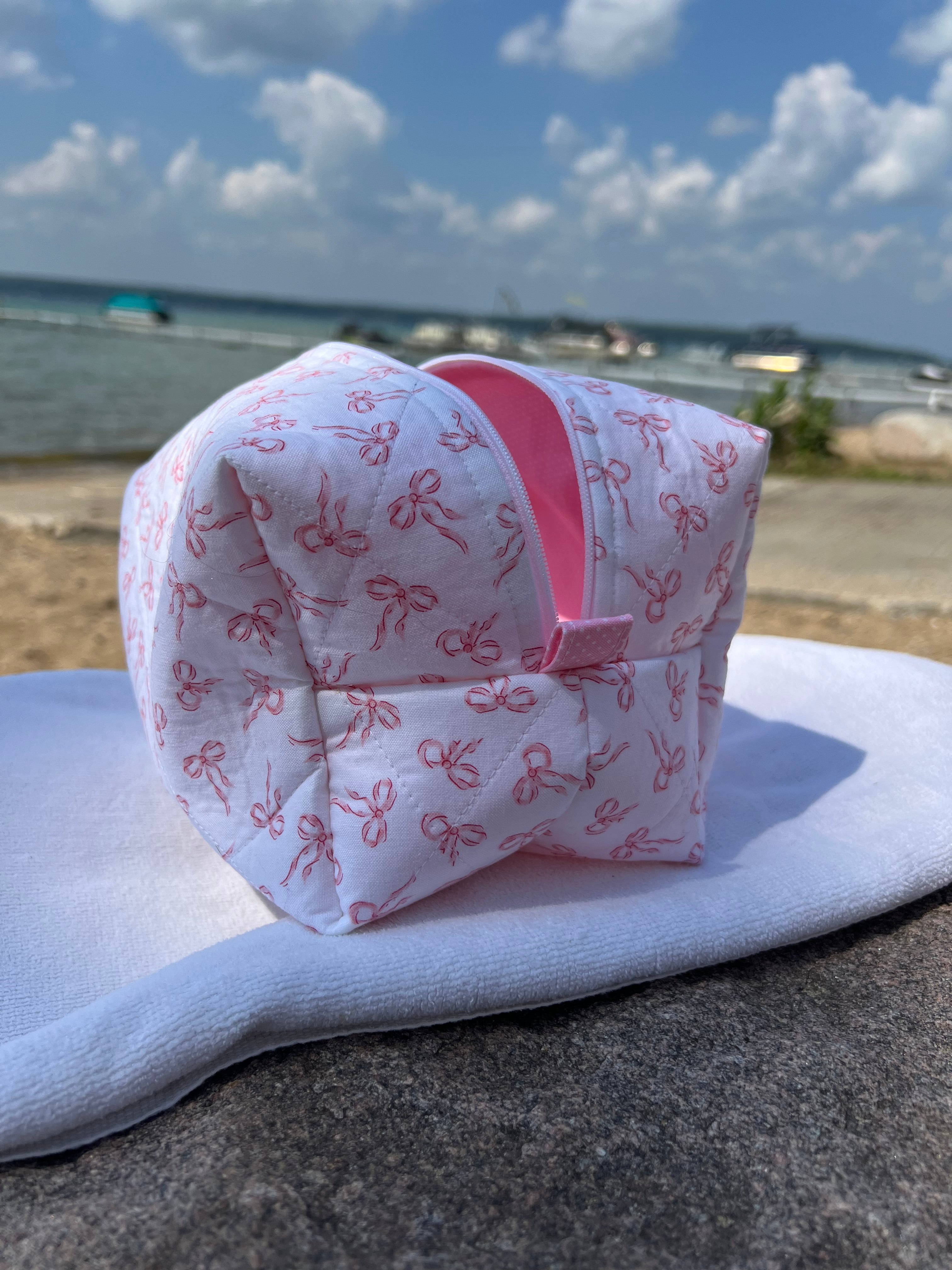 Scattered pink bow Makeup Bags
