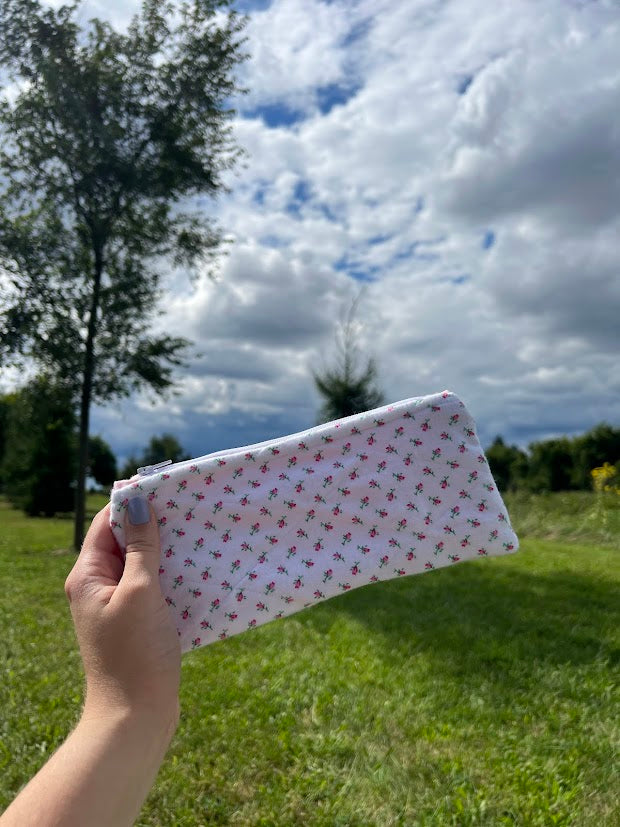 Soft pink roses Pencil case