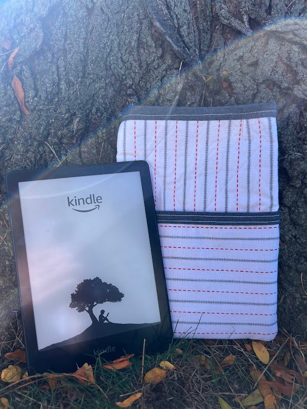 Deep gray stripe Kindle sleeve