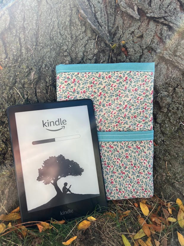 Vintage blue floral Kindle sleeve