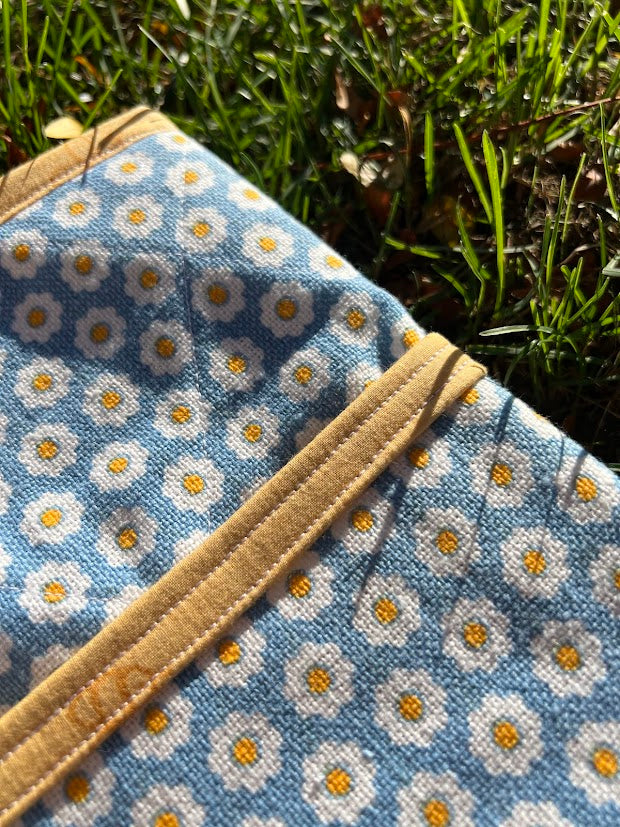 Bumble bee Kindle sleeve